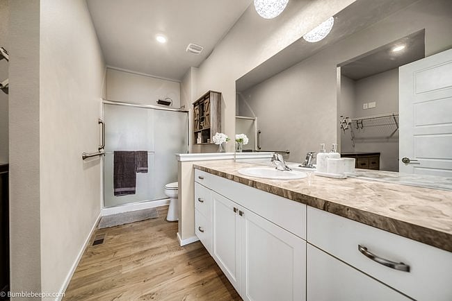 Primary En-Suite w/ Walk In Closet