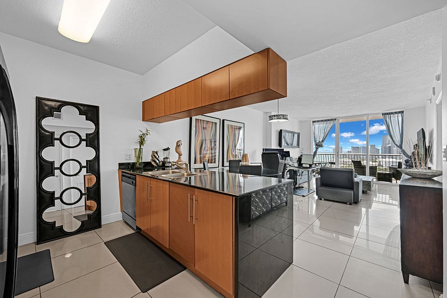 Furnished Finder property 1029707_1 photo 2