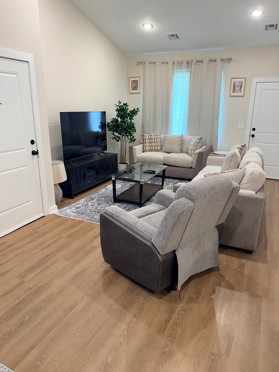 Furnished Finder property 1029752_1 photo 2