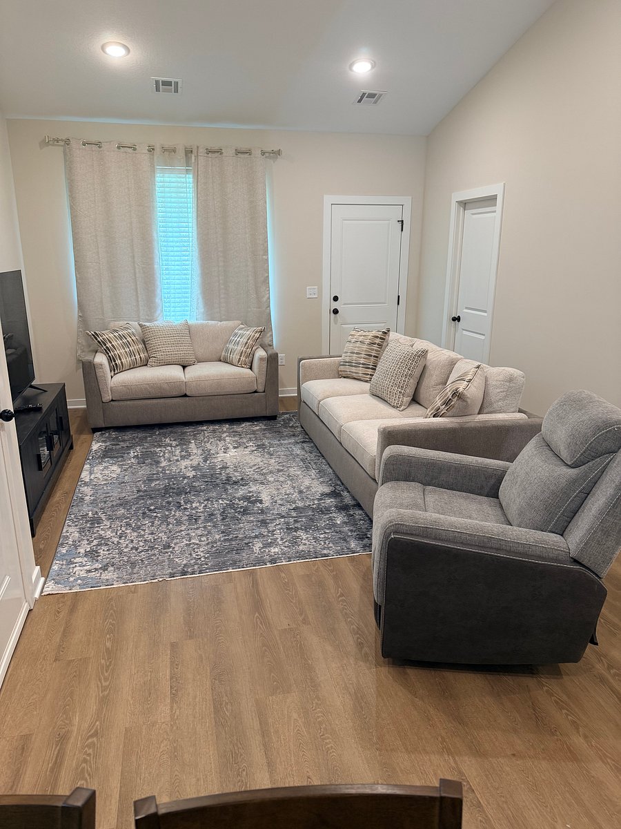 Furnished Finder property 1029752_1 photo 2
