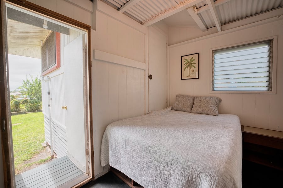 separate (small) guest suite with private entrance through garage