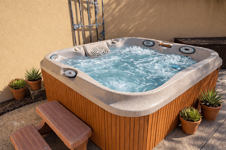 Enjoy this so relaxing Hot Tub!