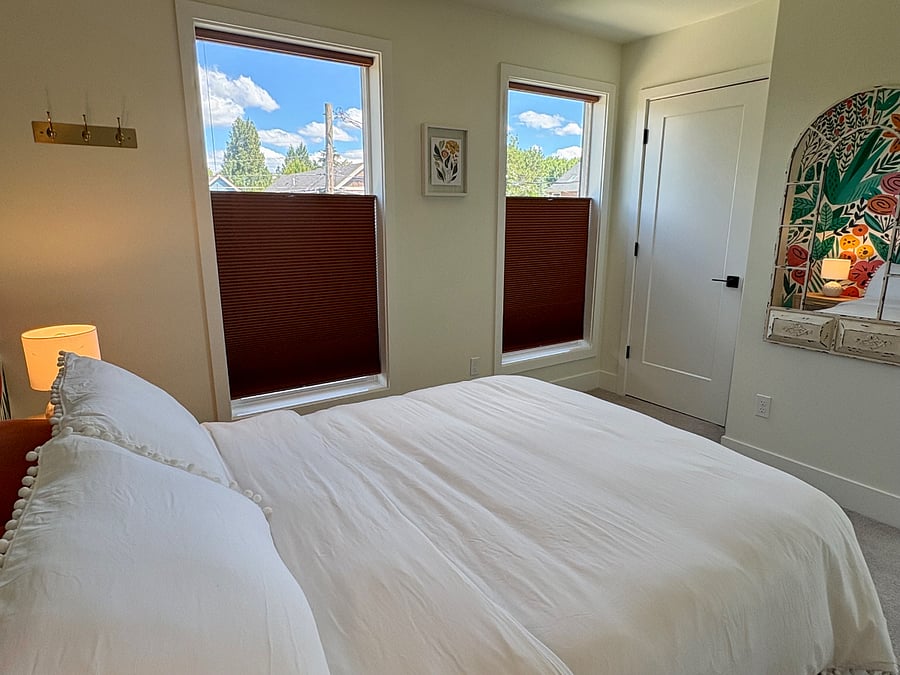 Upstairs bedroom 1 (queen bed)