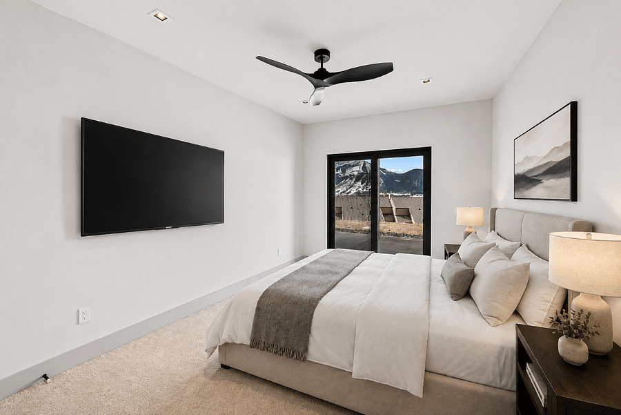 Bedroom 4 with King size bed