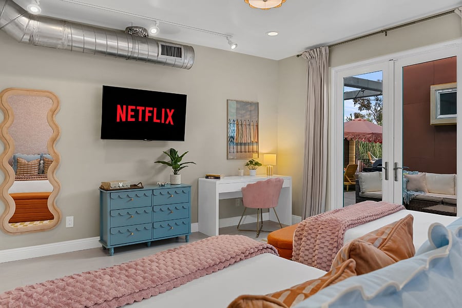 Main bedroom with Smart TV and dedicated workspace - ideal for working from home.