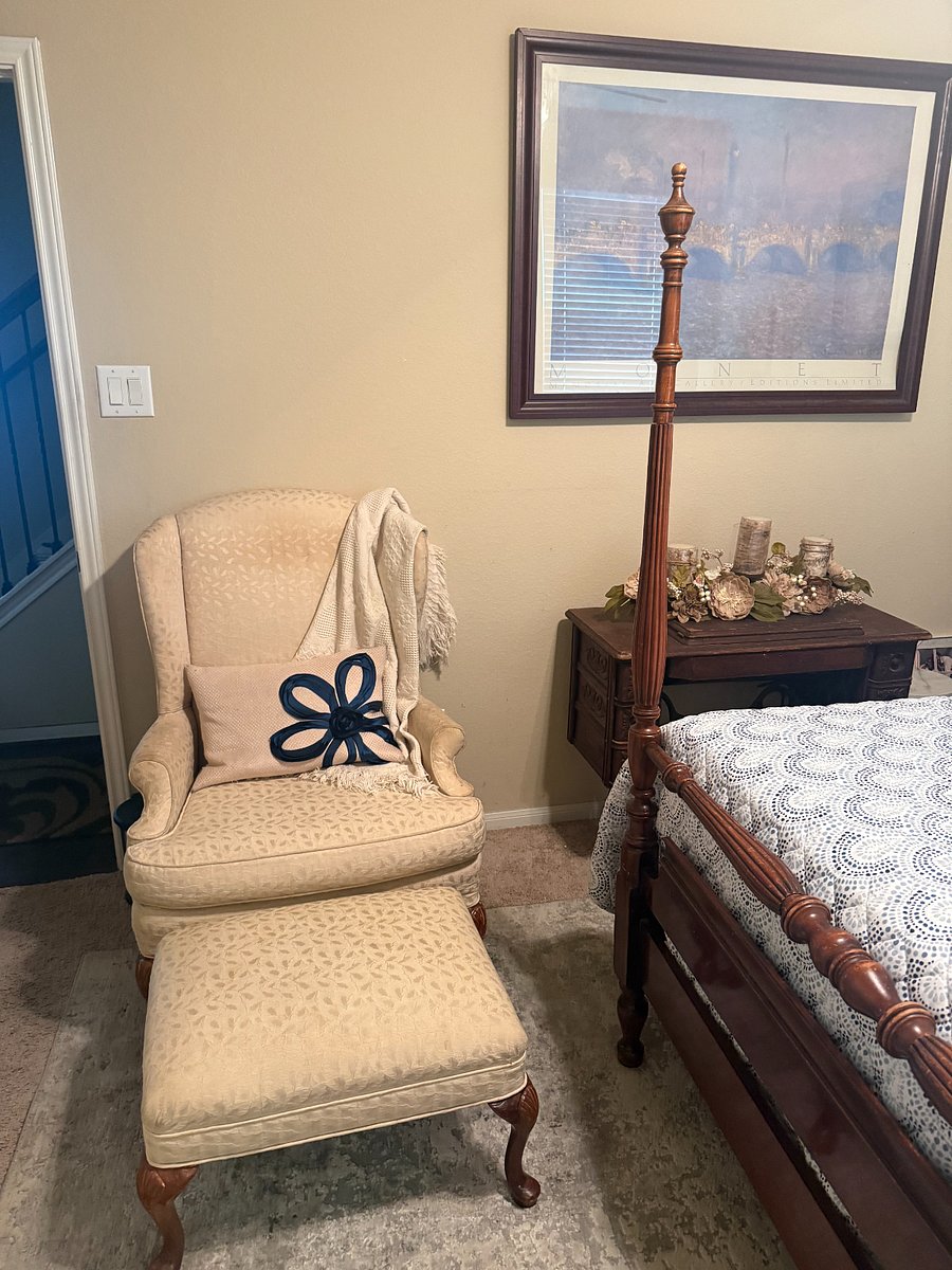 Bedroom - Queen - Downstairs