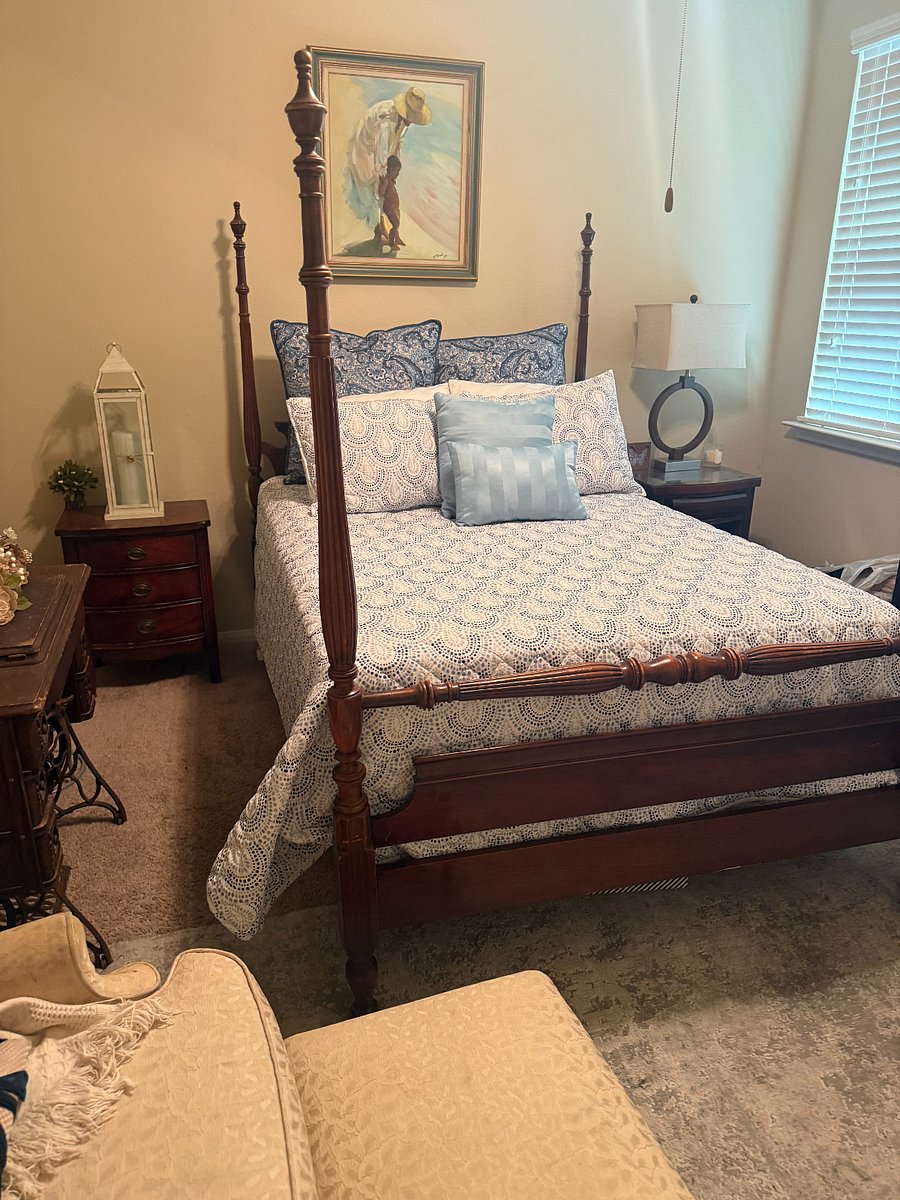 Bedroom Downstairs 