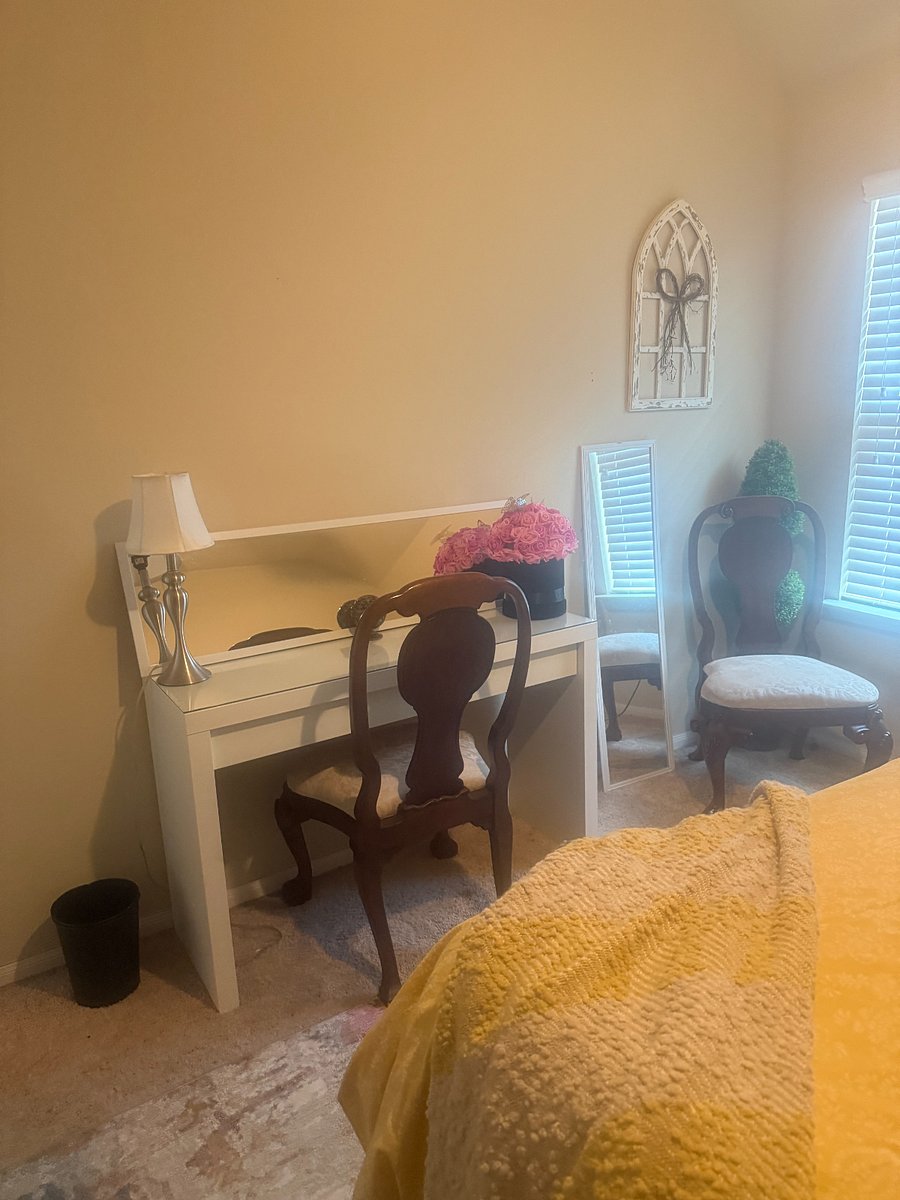 Upstairs bedroom - Queens 