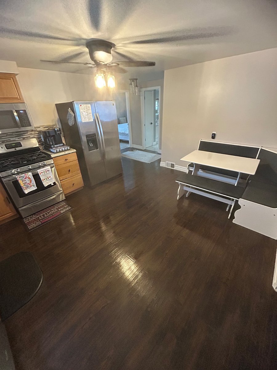 Kitchen with breakfast nook 