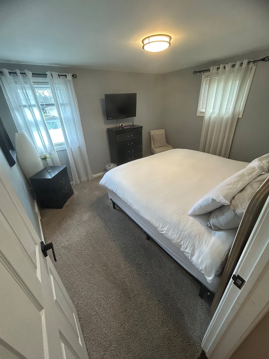 Bedroom: king bed 