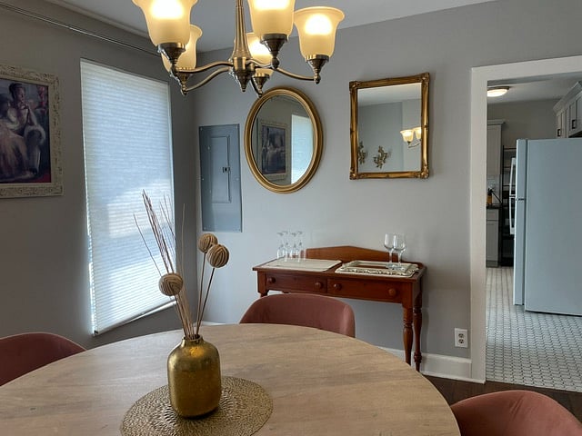 Dining toward Kitchen