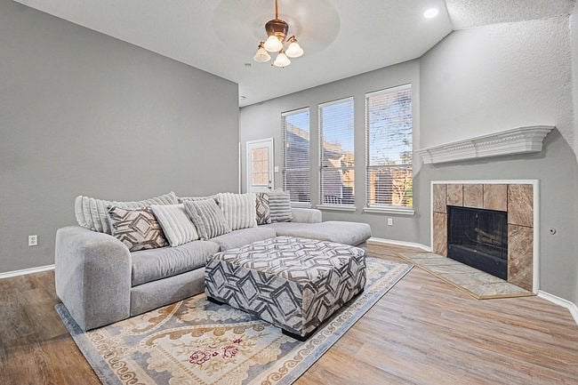 Furnished Finder property 1029893_1 photo 3