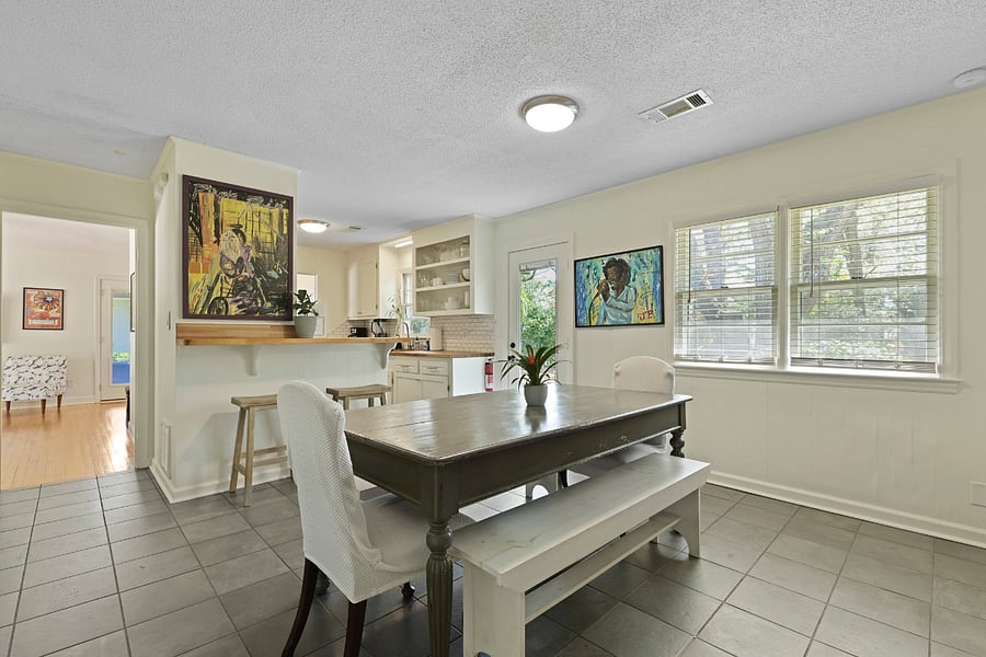 Dining Room w Barstools