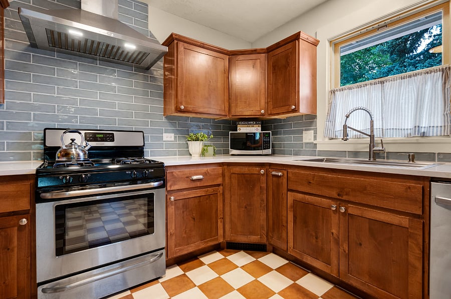 Fully equipped kitchen includes new appliances: full size fridge, gas stove top/oven, microwave, sink and kitchen aid.