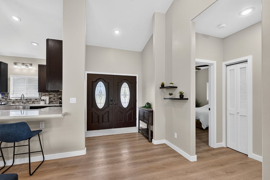 MAIN ENTRANCE / FOYER