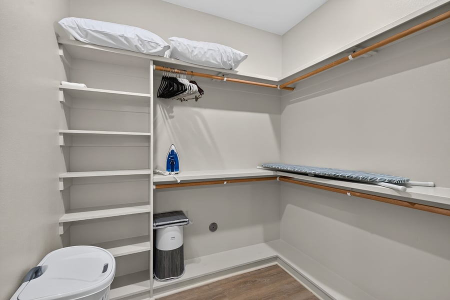 MASTER BEDROOM CLOSET