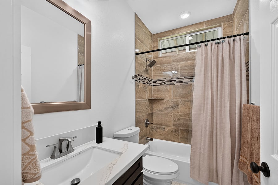 BATHROOM 2