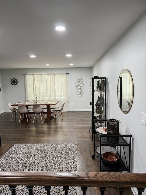 Flex Space (Additional Lounge Are with Office Table and Computer Monitor)