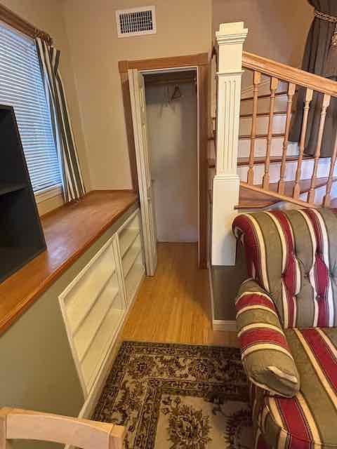 Built-in shelves and closet.Ca