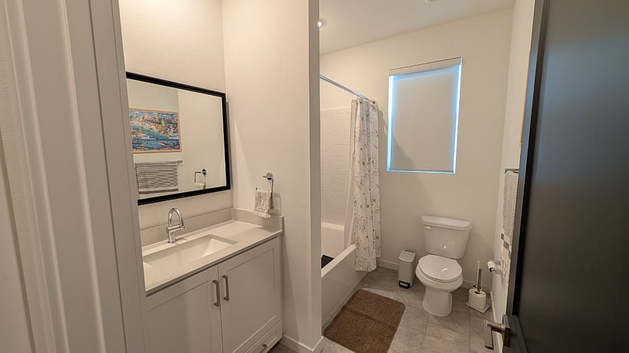 4th bathroom with tub
