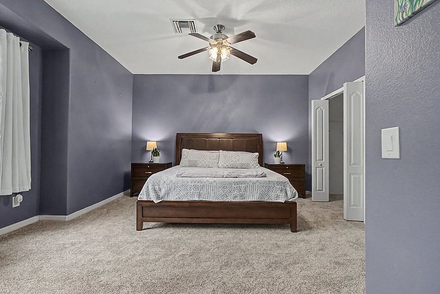 King size master bed
