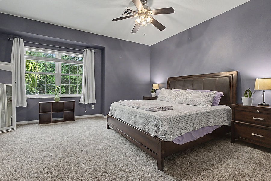 King size master bed