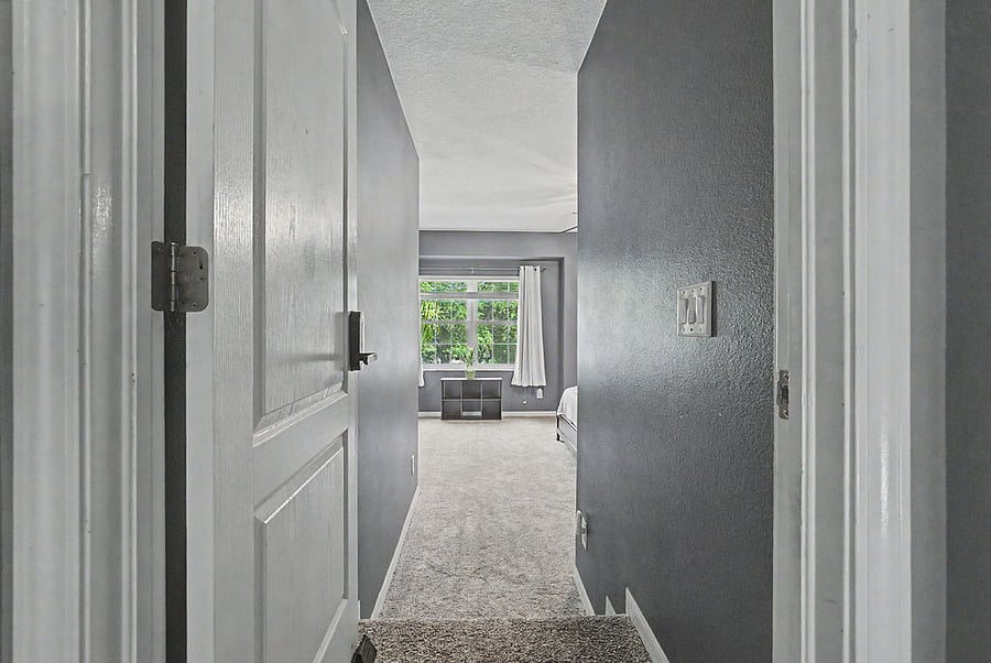 Steps down into the master bedroom (tall ceilings)
