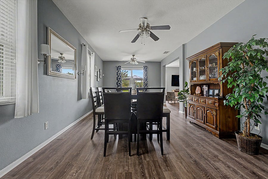 Dining area - seats 8