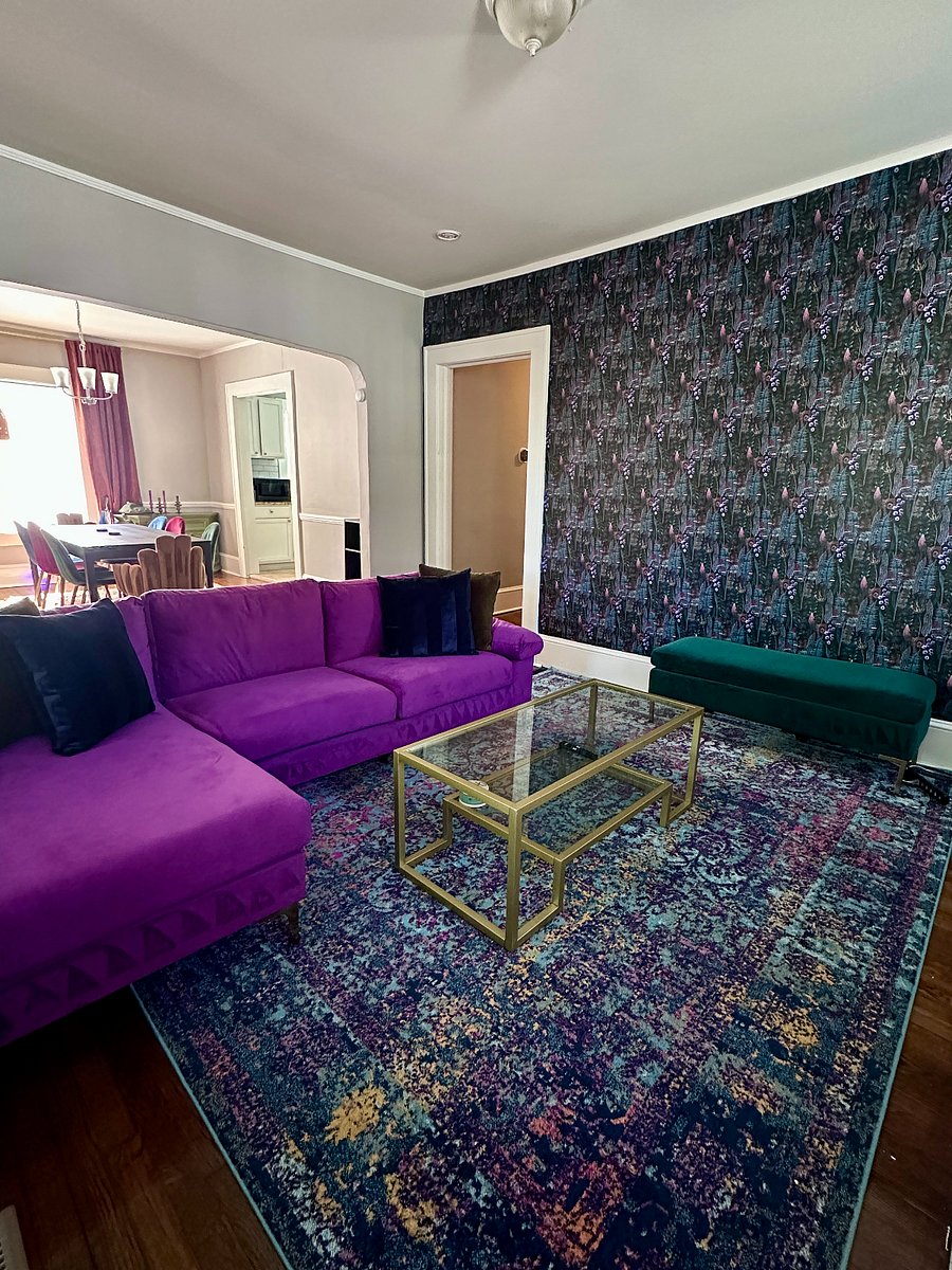 Living room (70in TV not pictured)