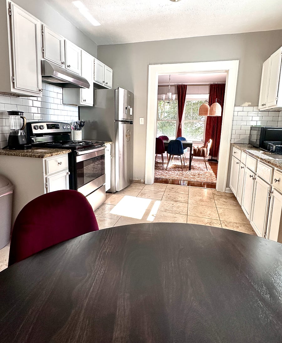 Full sized kitchen with nook seating