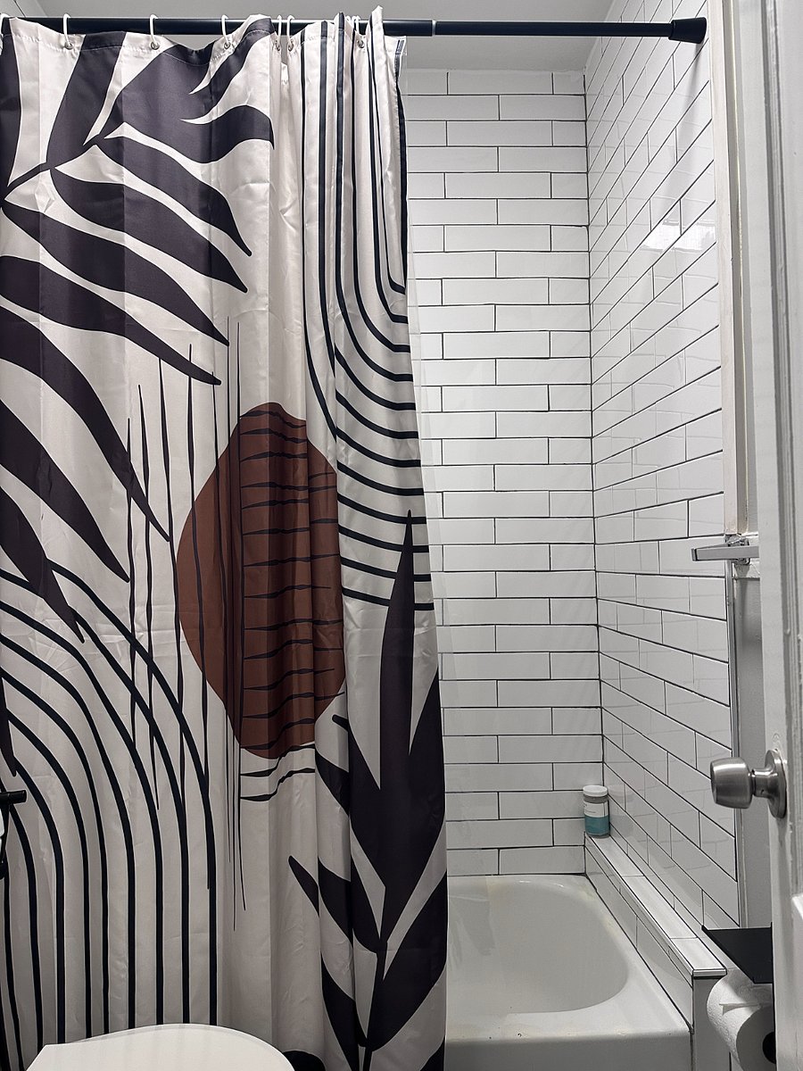 Second bathroom, off the hallway, full sized with bathtub