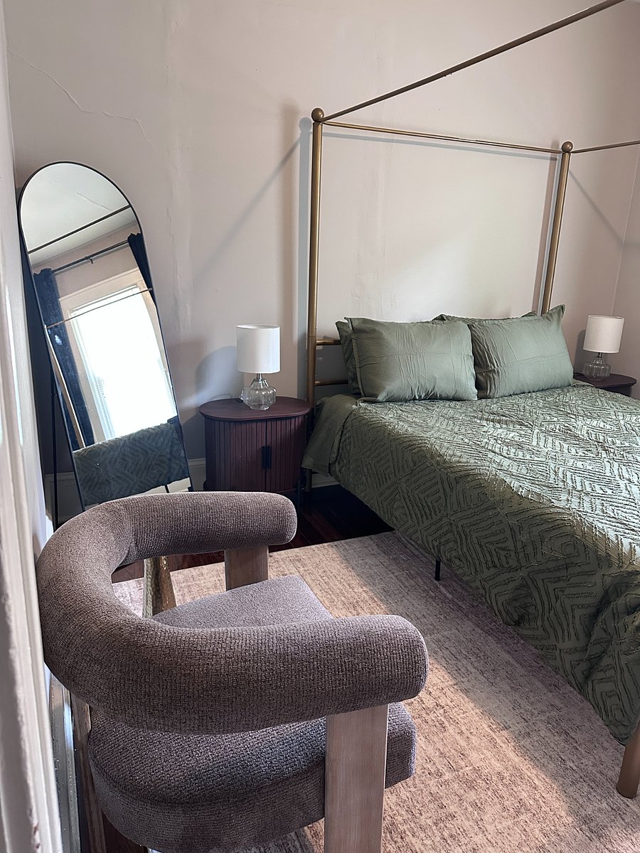 Secondary bedroom with queen sized bed