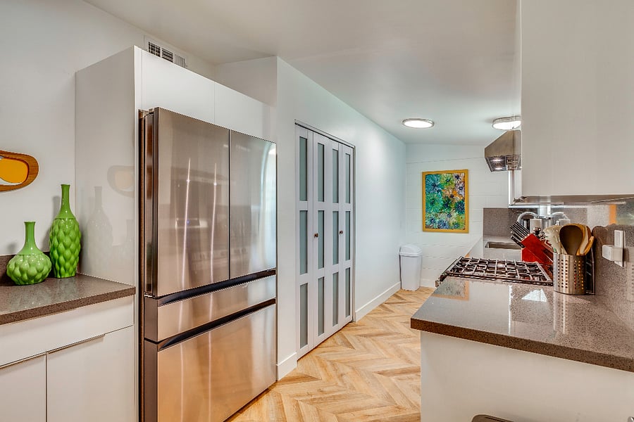 Freshly remodeled, fully equipped kitchen