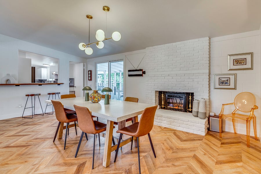 Spacious dining room with electrified fire place (no real flames allowed)
