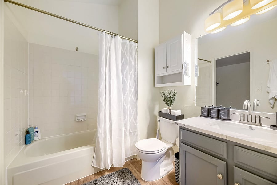 Upstairs full bath and attached walk in closet