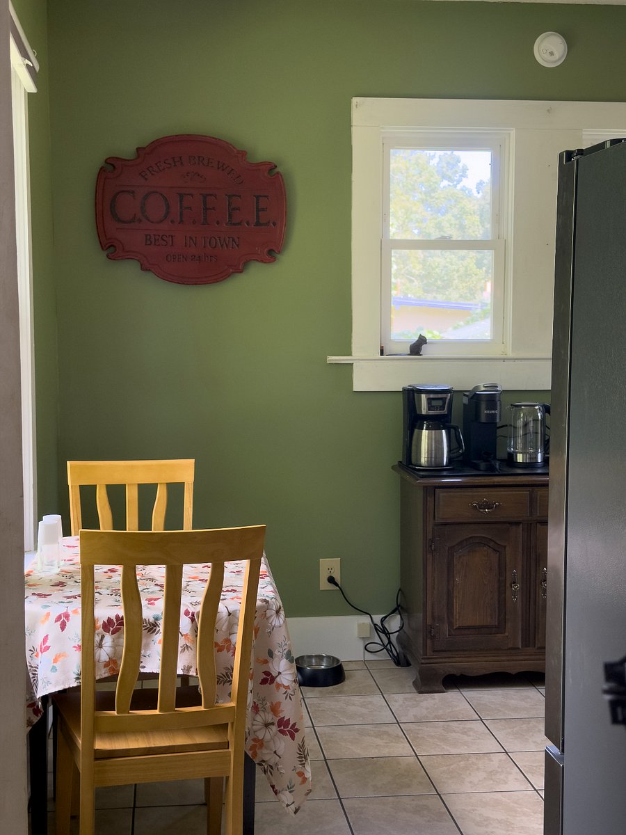 The coffee bar means business drip and single-serve ready when you are. Grab a cup and settle into the breakfast nook before the day starts.