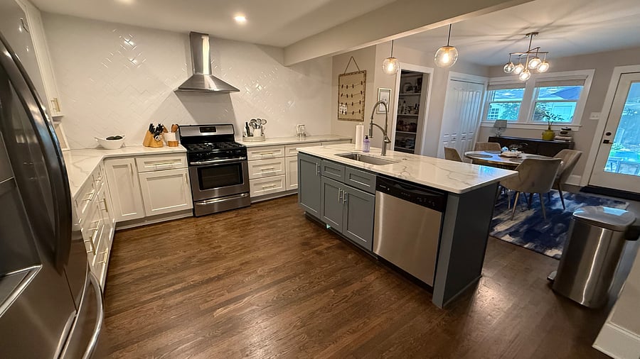 Kitchen/Dining room.