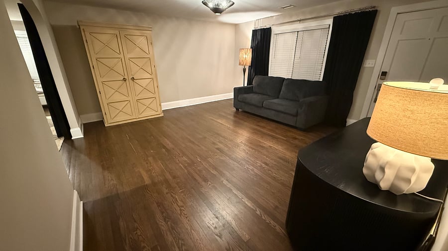 Front room/workspace
View from hallway