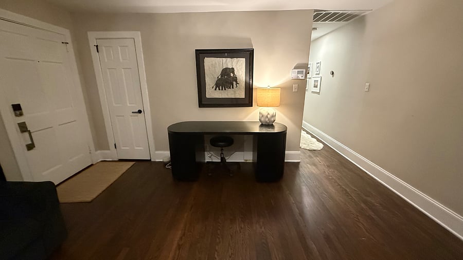 Dedicated work space
Entry/coat closet