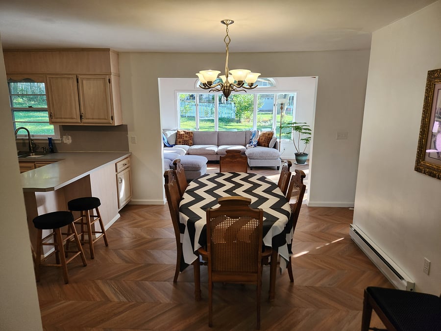 Dinning room seats 8