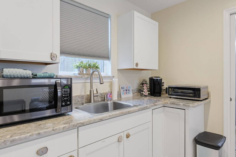 Kitchenette.  Air fryer for cooking is included, Krupps coffee maker.  A regular coffee maker is available upon request.