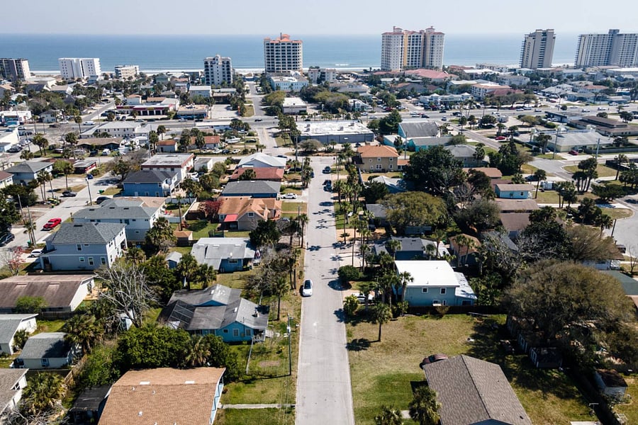 The ocean is only 4 blocks away!
