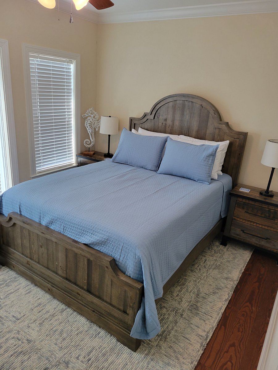 2nd bedroom.