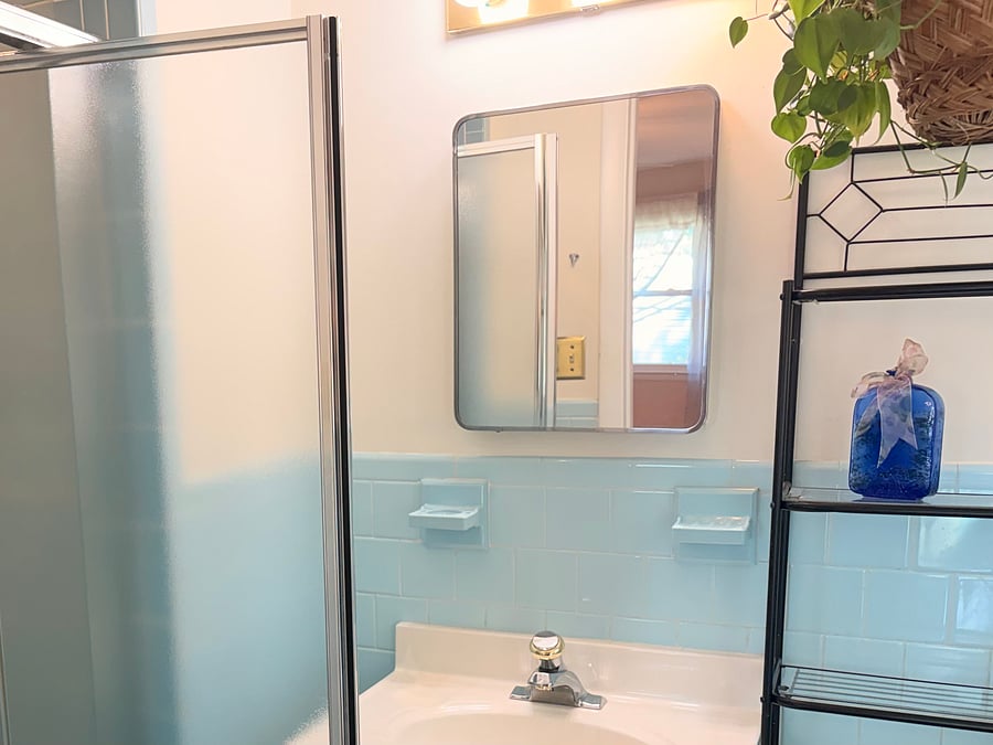 Private full bathroom 