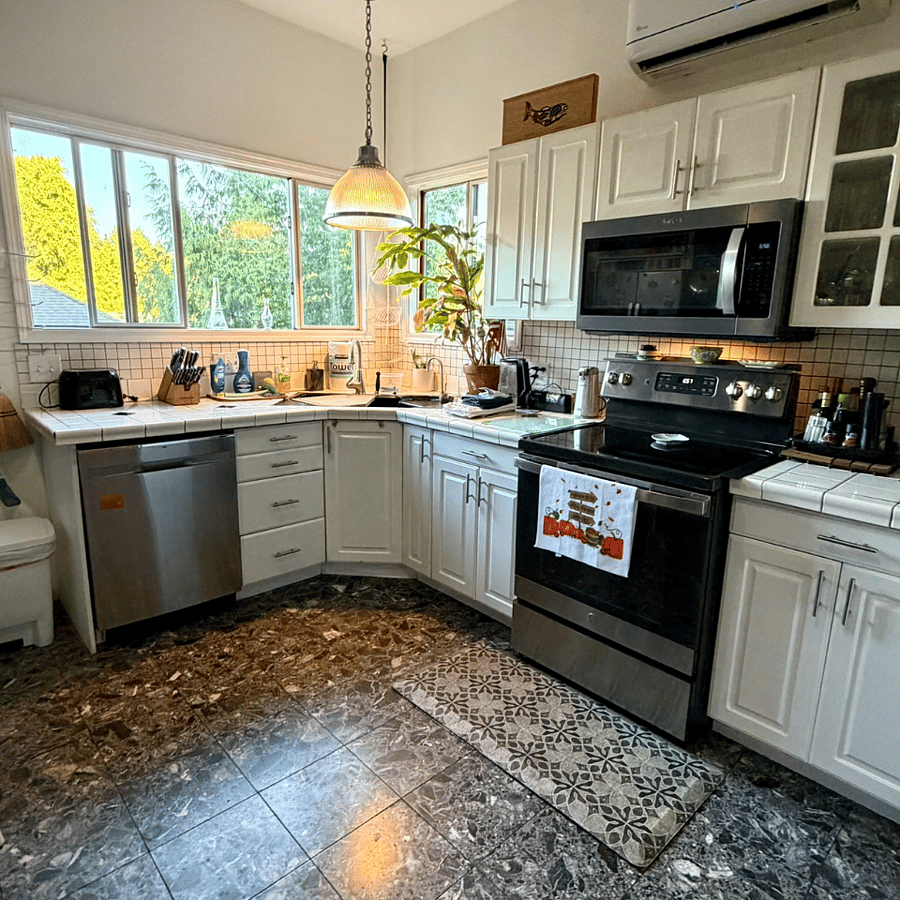 Full kitchen with recently upgraded appliances
