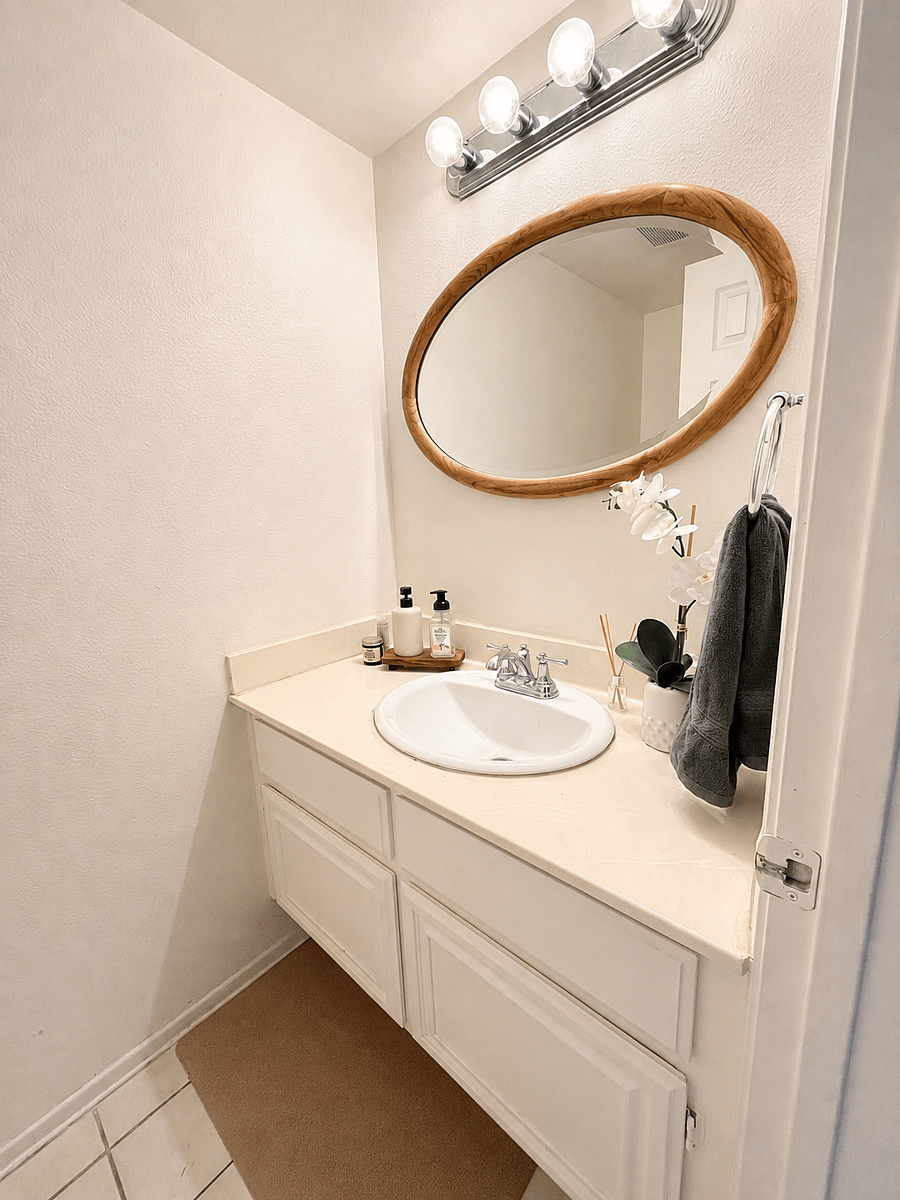 Downstairs Living Room Bathroom (2)