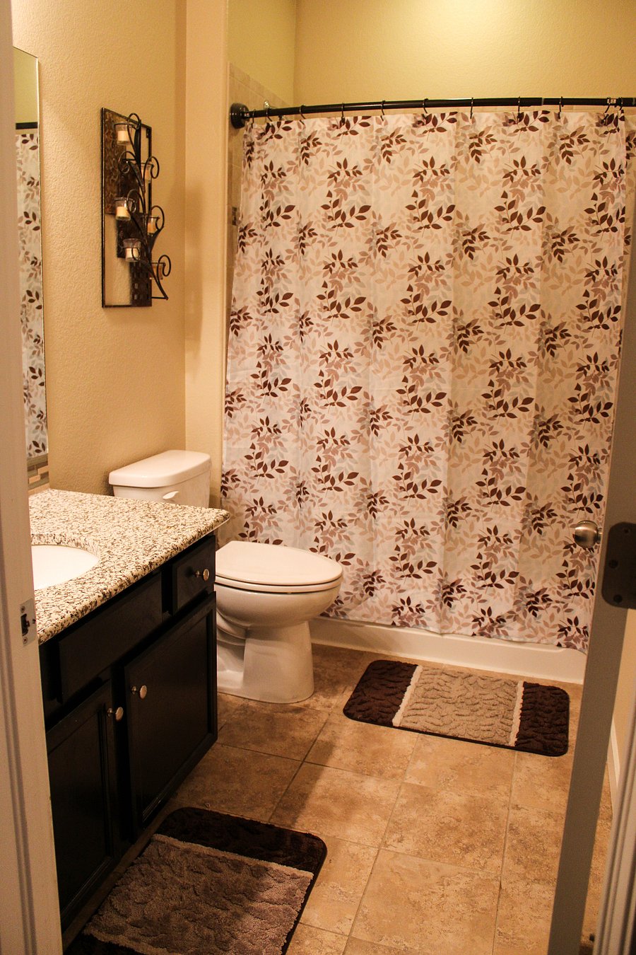 Shared Full Bathroom between Bedroom #2 and Bedroom #3