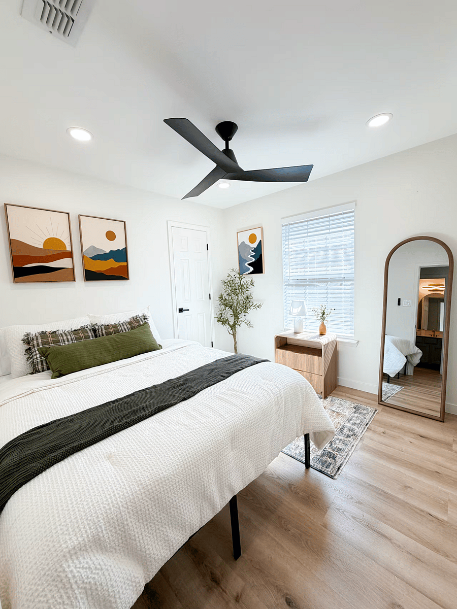 2nd Bedroom - Queen Bed