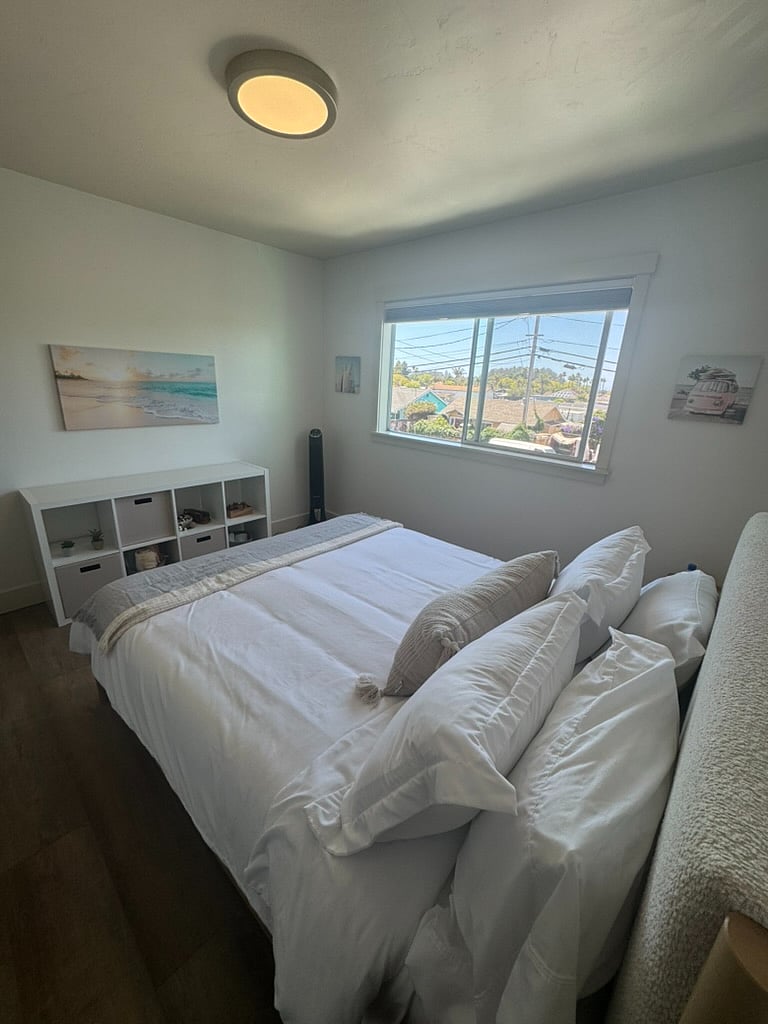Guest Bedroom- Queen bed
