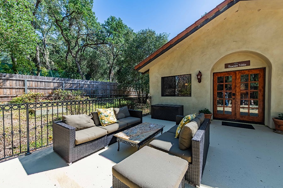 "Tuscan Villa" - separate residence 1BR/BA with full kitchen, LR, outdoor patio
